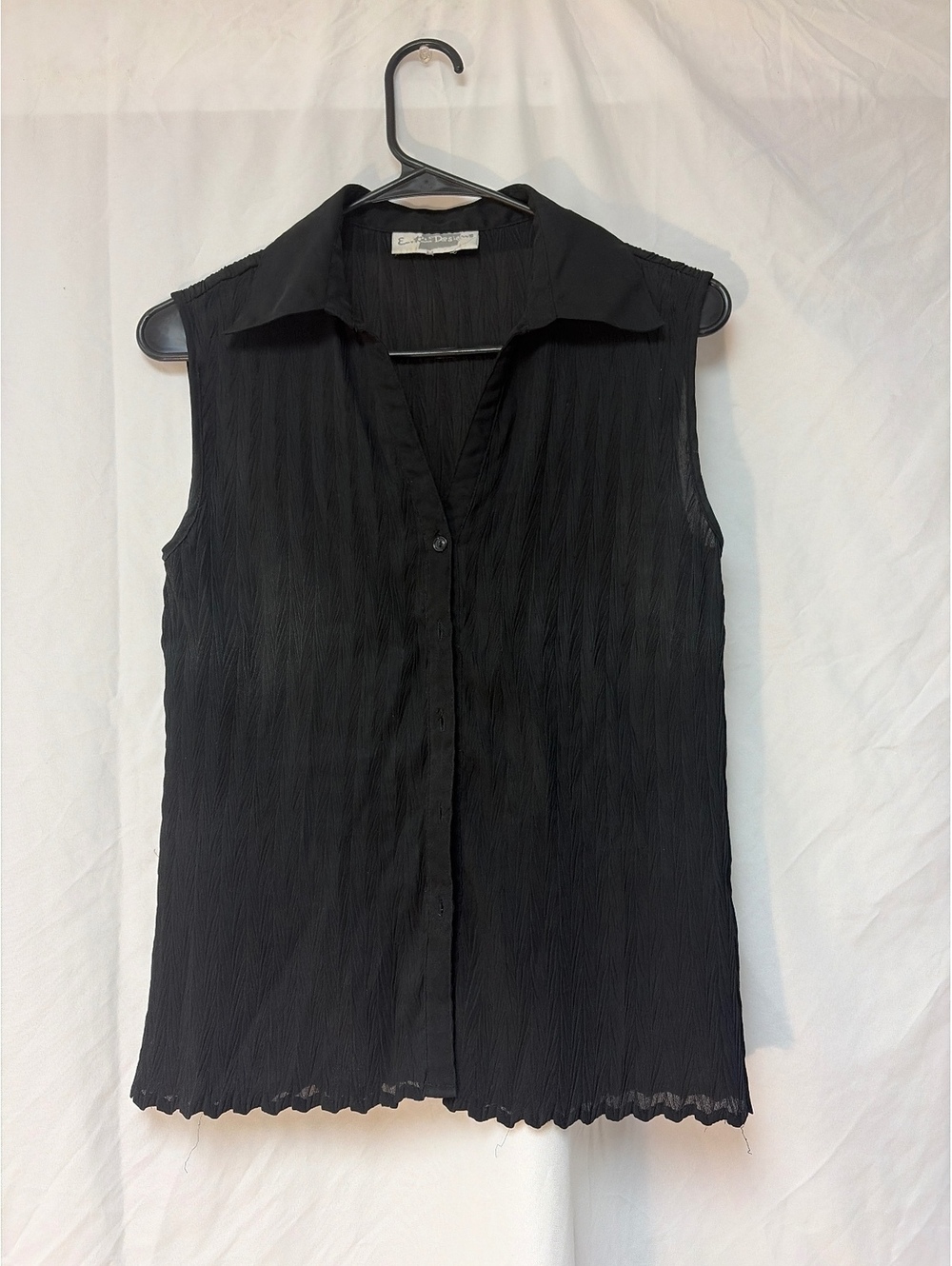 E. & Co Designs Black Sleeveless Button-Up Blouse